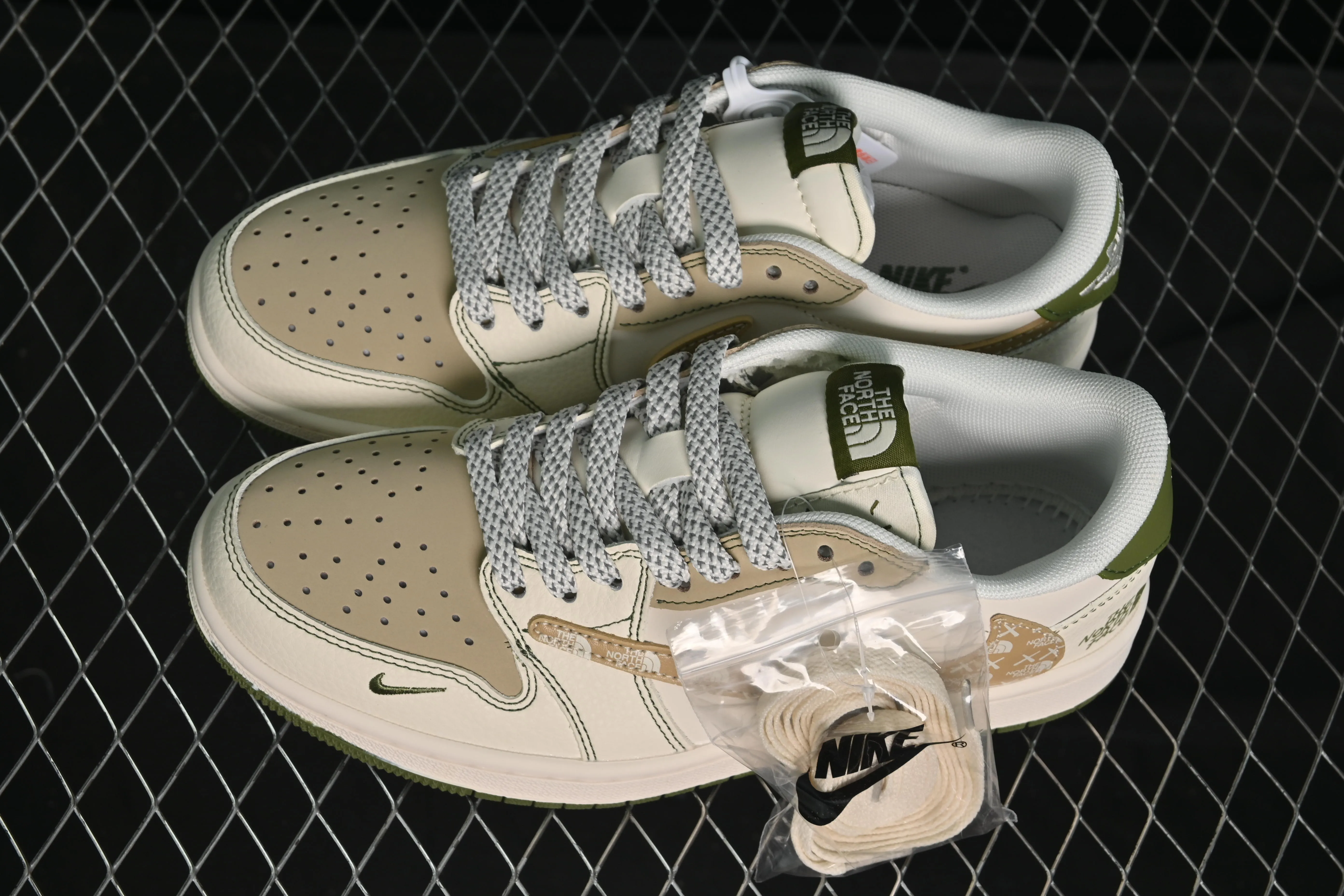 All Categories Air Jordan Jordan Series Basketball Shoes Air Jordan 1 Low Travis Scott x Fragment Design x Air Jordan 1 Low OG SP AJ1 Joe 1 North Face Joint Printed Off-White Khaki Green Low-top Cultural Casual Sneakers QW5088-204
